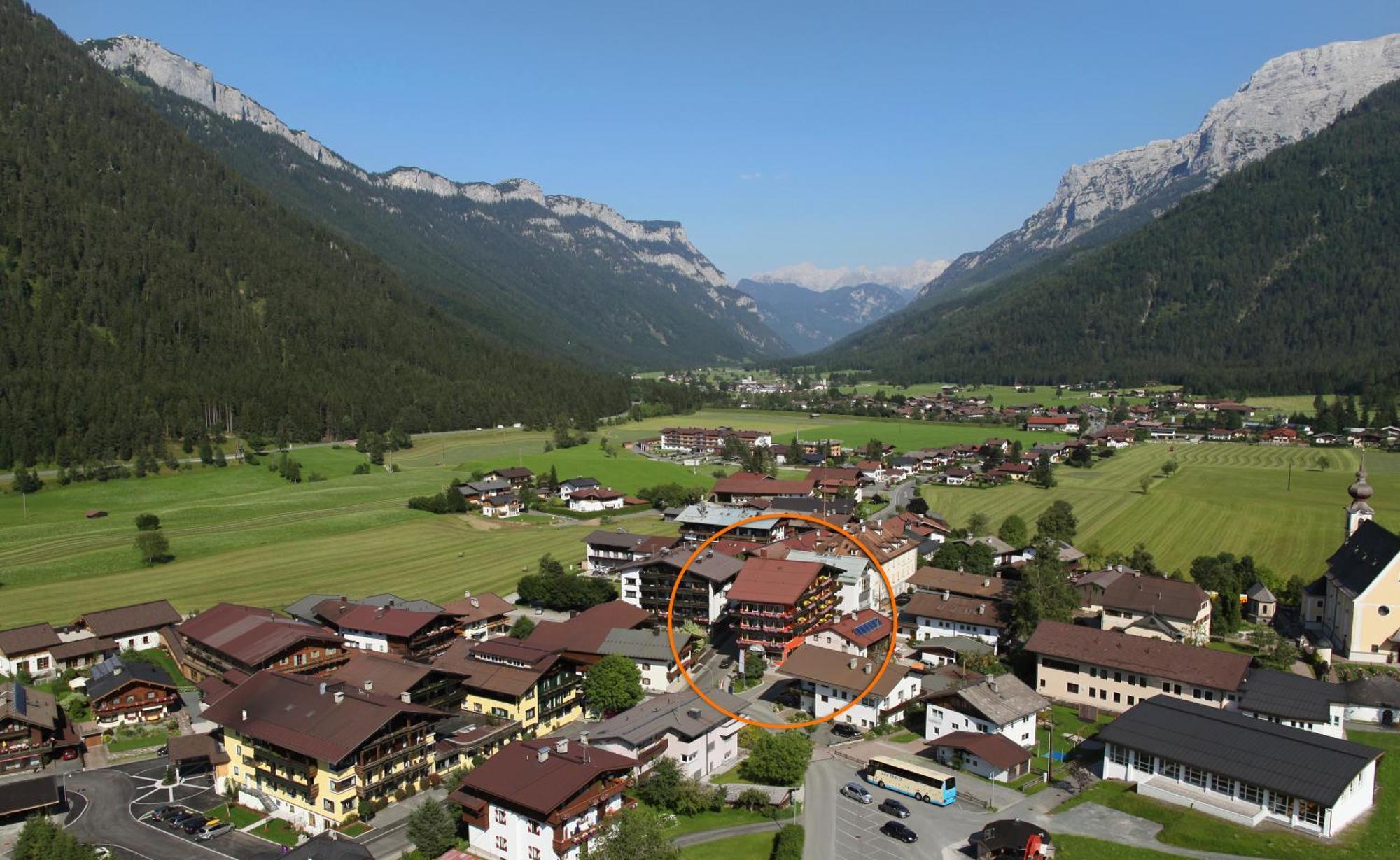Hotel Tiroler Adler - Bed And Breakfast Waidring Exterior foto