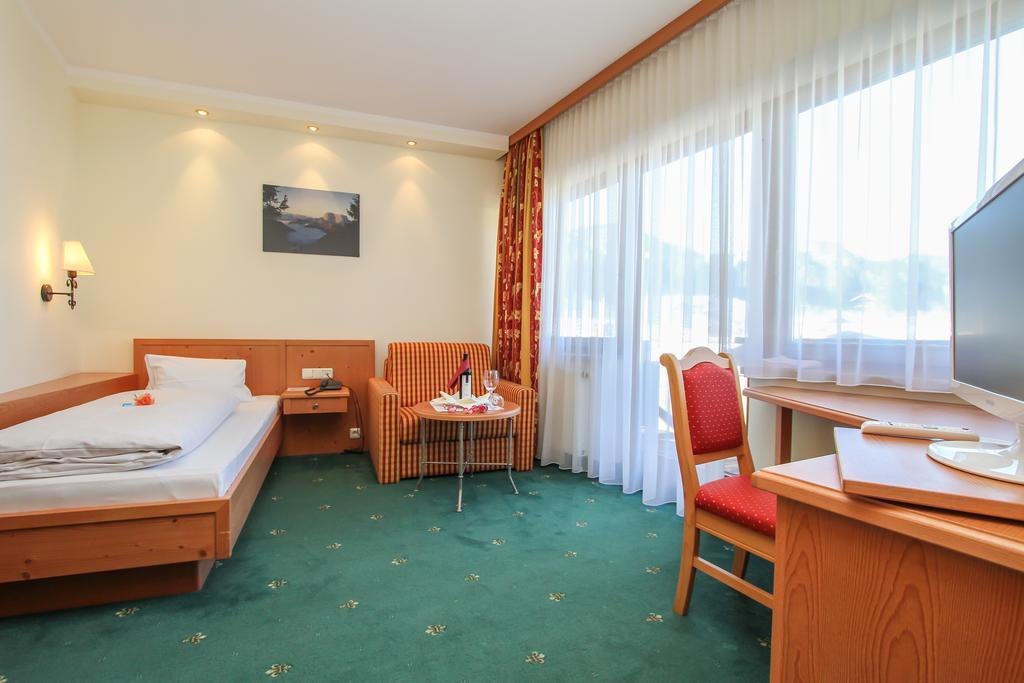 Hotel Tiroler Adler - Bed And Breakfast Waidring Exterior foto
