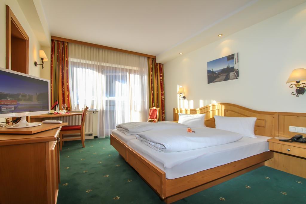 Hotel Tiroler Adler - Bed And Breakfast Waidring Exterior foto